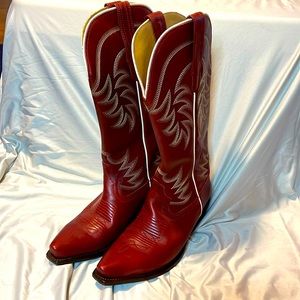 Tecovas Annie in Ruby